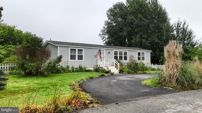 Backyard, Exterior, Facade, Cape Cod