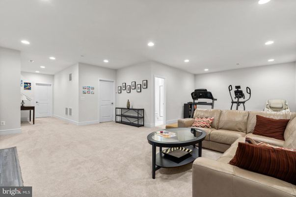 Fitness Equipment, Interior, Living room, Recessed Lighting