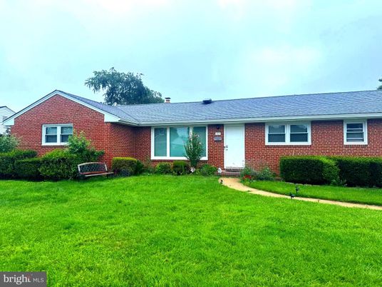 Exterior, Facade, Brick Facade, Ranch