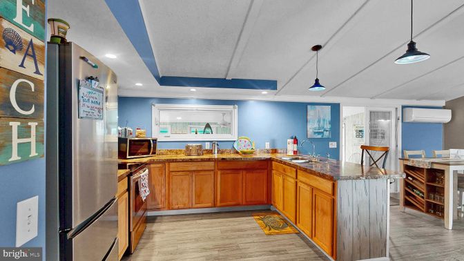 Interior, Kitchen, Pendant Lights, Recessed Lighting, Wood Texture Flooring