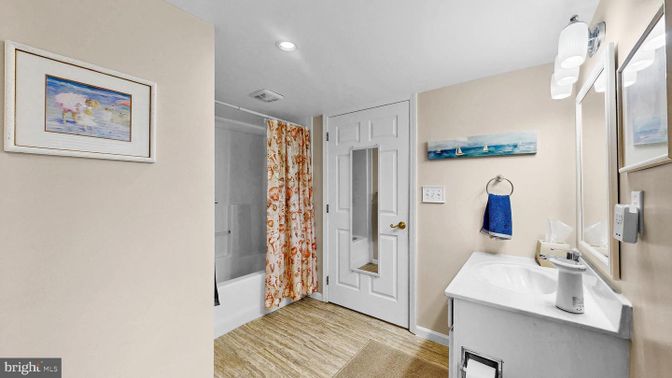 Bathroom, Interior, Recessed Lighting
