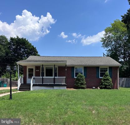 Exterior, Facade, Brick Facade, Ranch