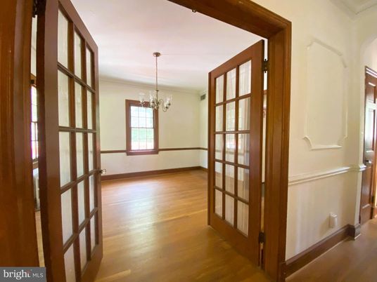 Chandelier, Empty room, Interior, Wood Texture Flooring
