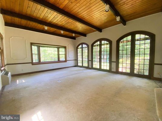 Empty room, Interior, Wooden Beams, Wooden Ceilings