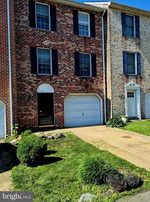 Attached, Exterior, Facade, Brick Facade, Rowhouse