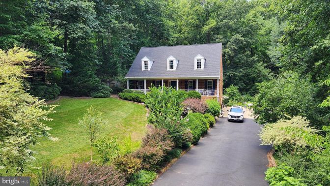 Exterior, Facade, Cape Cod