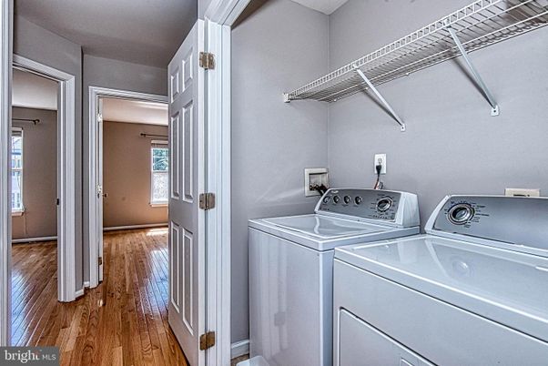 Interior, Utility Closets, Washer, Wood Texture Flooring
