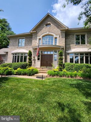 Attached, Exterior, Facade, Brick Traditional