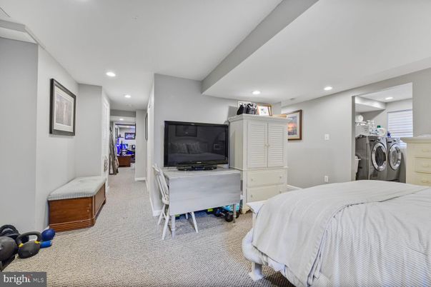 Bedroom, Home Office, Interior, Recessed Lighting, Washer