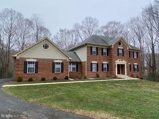 Backyard, Exterior, Facade, Brick Facade, Brick Traditional