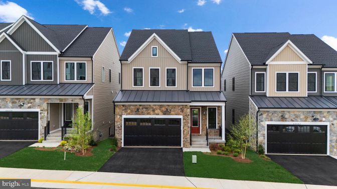 Attached, Exterior, Facade, Rowhouse