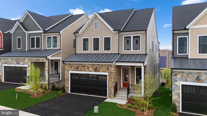 Attached, Exterior, Facade, Rowhouse