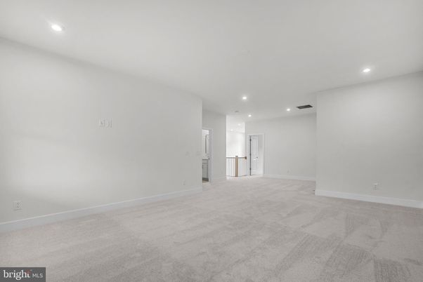 Empty room, Interior, Recessed Lighting