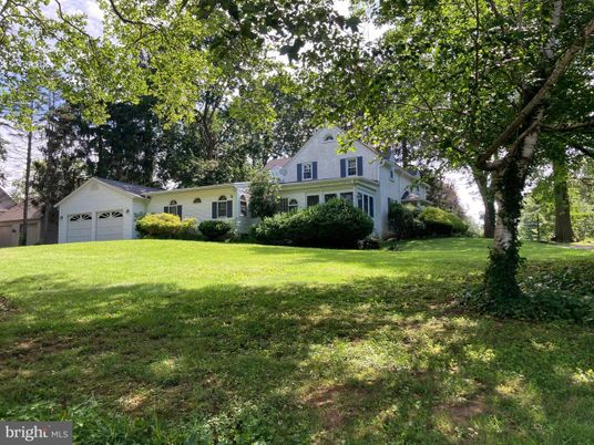 Backyard, Detached Garage, Exterior
