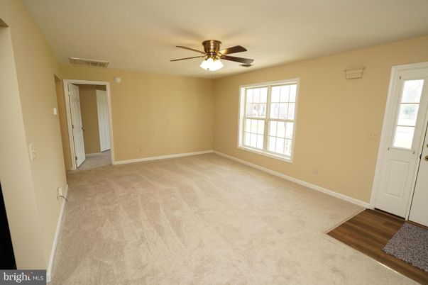 Empty room, Interior