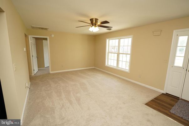 Empty room, Interior