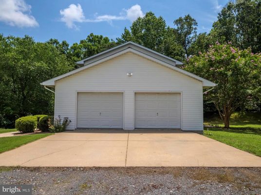 Detached Garage, Exterior
