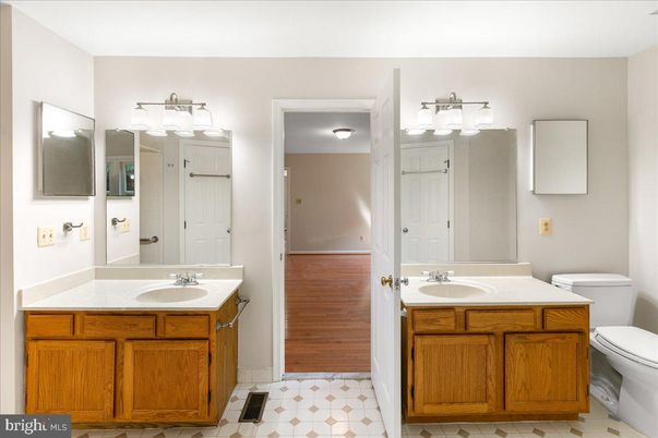 Bathroom, Dual Sink Vanities, Interior