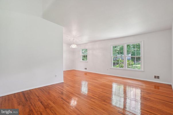 Chandelier, Empty room, Interior, Wood Texture Flooring