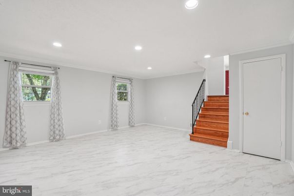 Empty room, Interior, Marble, Recessed Lighting