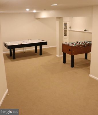 Game Room, Interior, Recessed Lighting