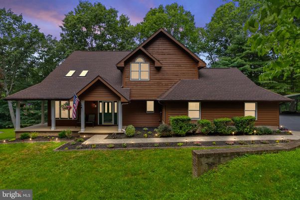 Exterior, Facade, Log Home
