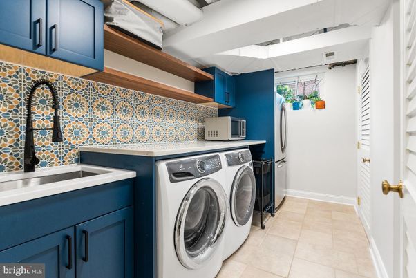Interior, Washer