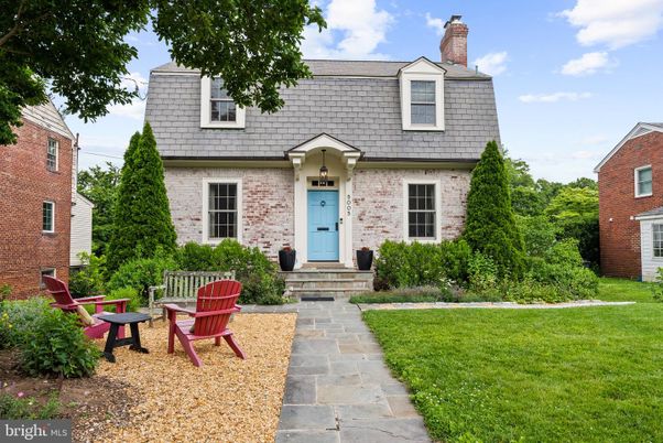 Exterior, Facade, Brick Facade, Cape Cod