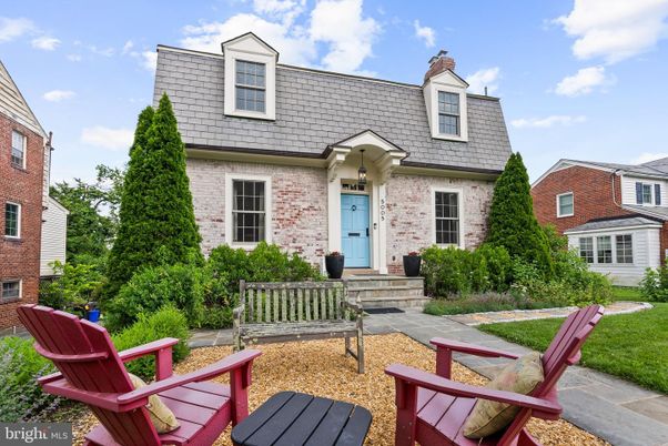Exterior, Facade, Brick Facade, Cape Cod