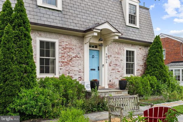 Exterior, Facade, Brick Facade, Cape Cod