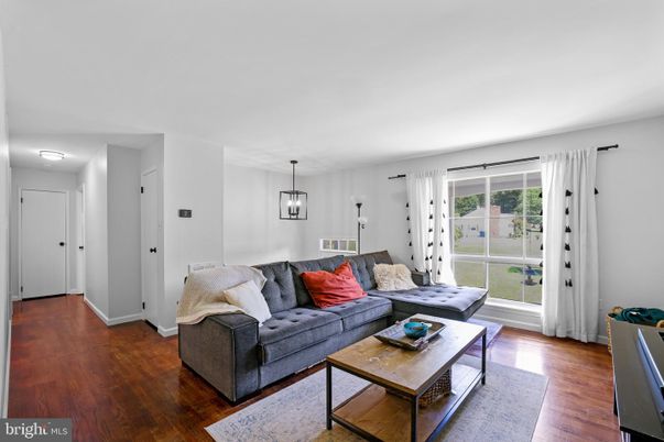 Interior, Living room, Pendant Lights, Wood Texture Flooring