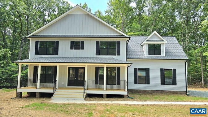 Exterior, Facade, Farmhouse