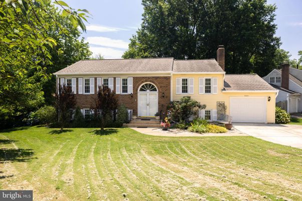 Attached, Exterior, Facade, Brick Facade, Cape Cod