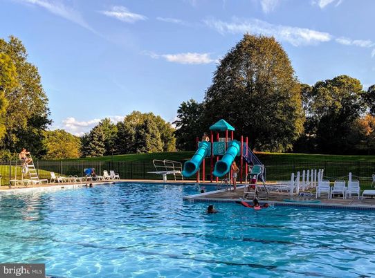 Exterior, Playground, Pool
