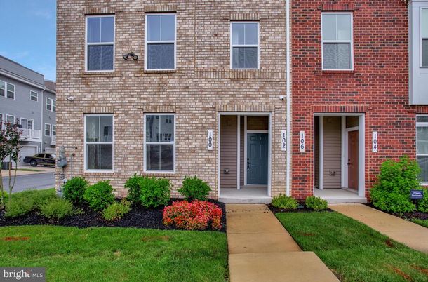Exterior, Facade, Brick Facade, Rowhouse