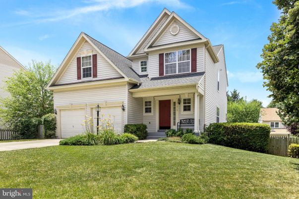 Attached, Exterior, Facade, Farmhouse