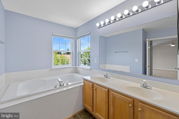 Bathroom, Dual Sink Vanities, Interior