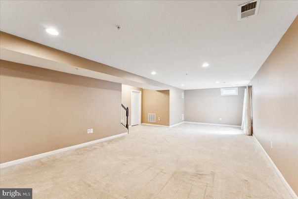 Empty room, Interior, Recessed Lighting