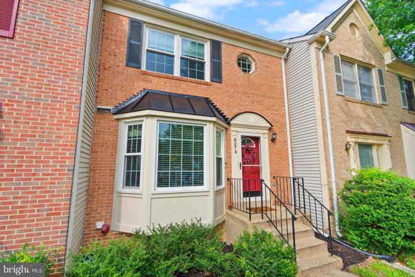 Exterior, Facade, Brick Facade, Rowhouse