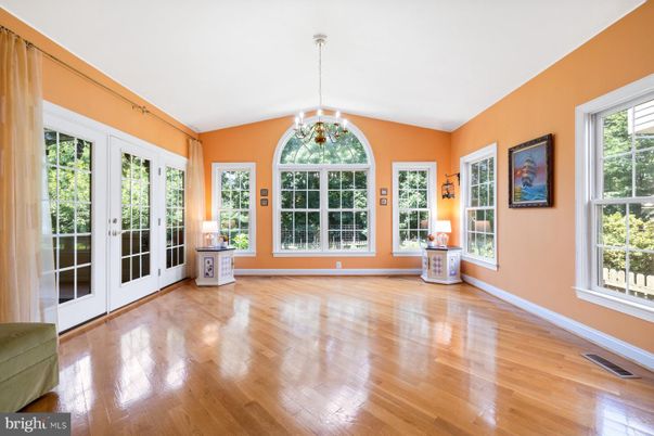 Chandelier, Empty room, Interior, Pendant Lights, Wood Texture Flooring