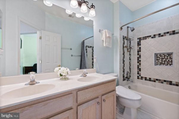 Bathroom, Dual Sink Vanities, Interior