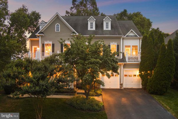 Attached, Exterior, Facade, Farmhouse