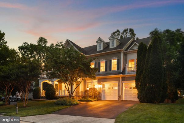 Attached, Exterior, Facade, Farmhouse