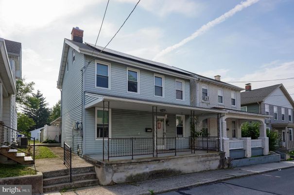 Exterior, Facade, American Foursquare