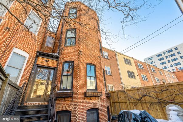 Exterior, Facade, Brick Facade, Rowhouse