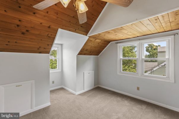 Empty room, Interior, Wooden Ceilings