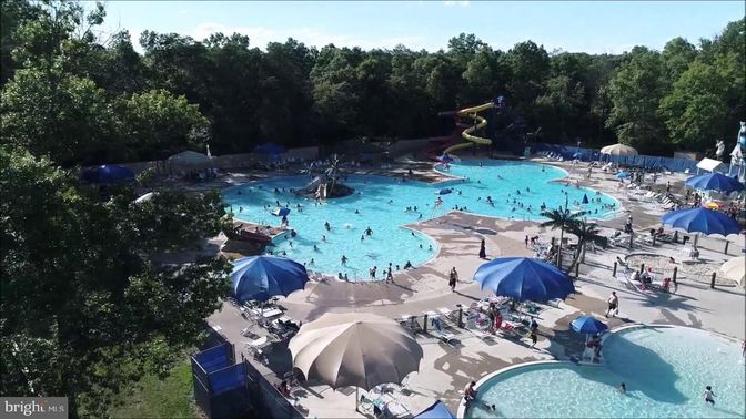 Exterior, Playground, Pool