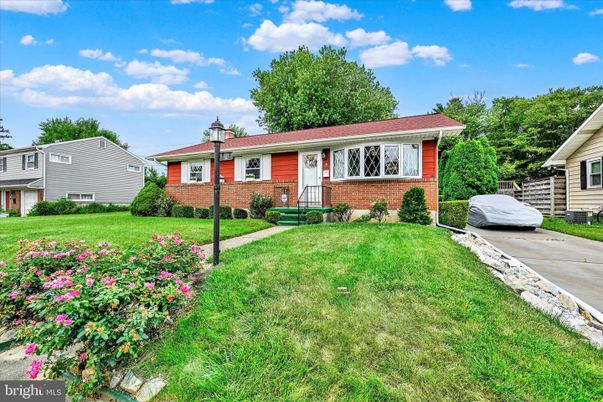 Backyard, Exterior, Facade, Brick Facade, Cape Cod