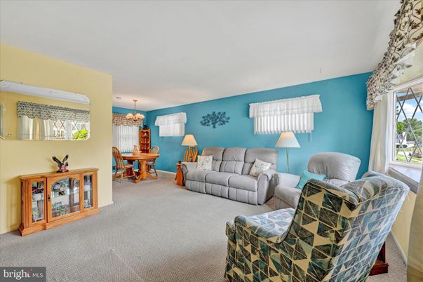 Chandelier, Dining room, Interior, Living room