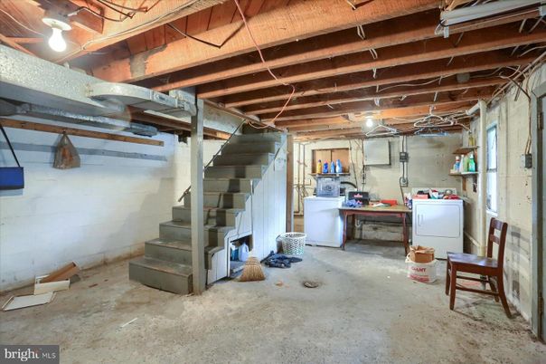 Interior, Washer, Wooden Beams